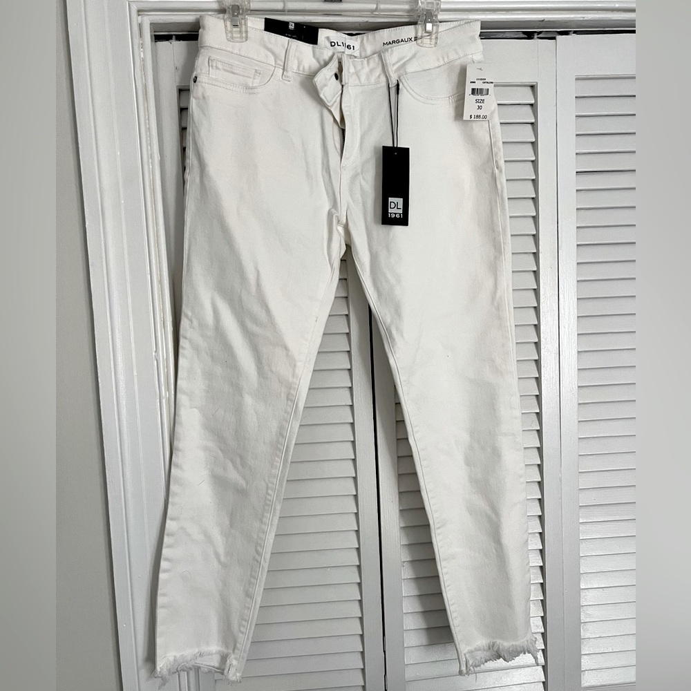 White DL1961 Jeans. NWT. Sz 30